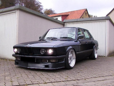 bmwe28.jpg