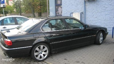 BMW 740 JUODAS.jpg